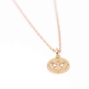 Cadena con Dije Circular y un Ángel en el Centro con las Alas Caladas en Oro 18 k.