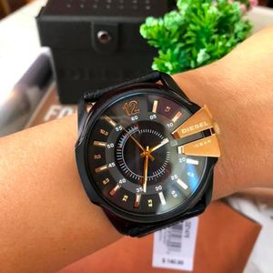 Reloj Diesel Master Chief DZ1475 Acero Inoxidable Correa de Cuero Negro Dorado