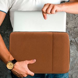 Funda Klip Xtreme SquarePro 15.6 Poliéster Resistente Cierre Bronce KNS-420BR