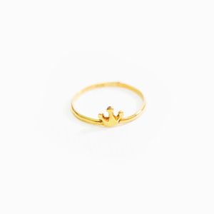 Anillo de Oro con Diseño Corona