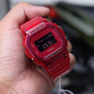 Reloj Casio G-Shock DW5600SB-4 para Hombre Digital Luz De Fondo Acuático 200M Rojo