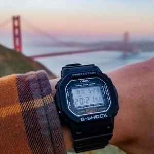 Reloj Casio G-Shock DW5600E-1V Para Hombre Digital Luz De Fondo Acuático 200m Negro