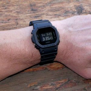 Reloj Casio G-Shock DW5600BB-1 Para Hombre Digital Luz De Fondo Acuático 200m Negro