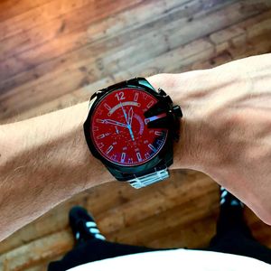Reloj Diesel Mega Chief DZ4318 Para Hombre Cronómetro Fecha Acero Inoxidable Cristal iridiscente