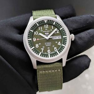 Reloj Seiko 5 Sports SNZG09 Automático Para hombre Fecha Mate Correa de Nailon Verde