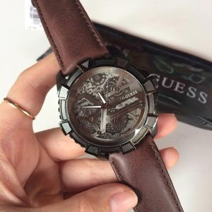 Reloj Guess Dynamic U0274G1 Para Hombre Acero Inoxidable Gunmetal Correa de Cuero Marrón