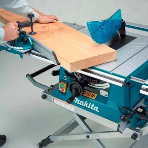 Sierra de Mesa 10" 1500W 4300 Rpm Makita MLT100