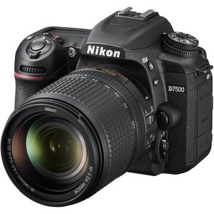 Cámara DSLR Nikon D7500 con lente de 18-140 mm