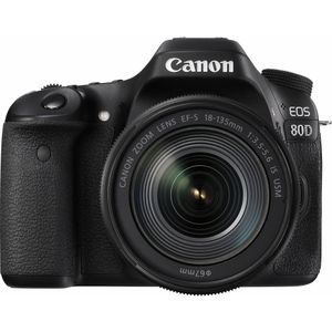 Cámara DSLR de Canon EOS 80D con lente de 18-135 mm