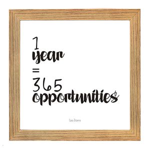 Cuadro con frase de inspiración "365 oportunidades" hecho en madera por Casa Pizarro 17 x 17 cm
