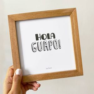 Cuadro con dedicatoria "Hola guapo" hecho en madera por Casa Pizarro 17 x 17 cm