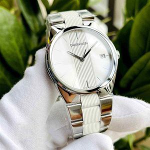 Reloj Calvin Klein Contrast K9E211K6 Suizo Zafiro Para Hombre Fecha Acero Inoxidable Plateado Blanco