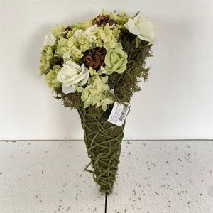 Arreglo Floral en Cono Verde Floripa D311/8-Vd