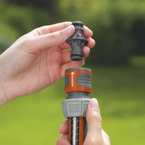 Adaptador para manguera Gardena 2931-26 3/4" a 1/2"