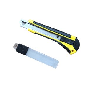 Cutter Profesional con 3 Laminas de Repuesto Cuchilla 18mm x 0.5 Amarillo
