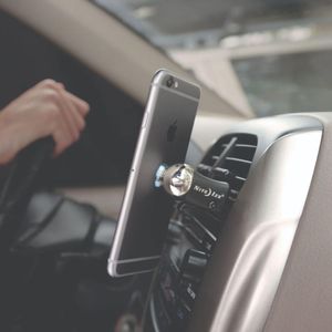 Porta Celular para Auto con Imán y Base Ventilador