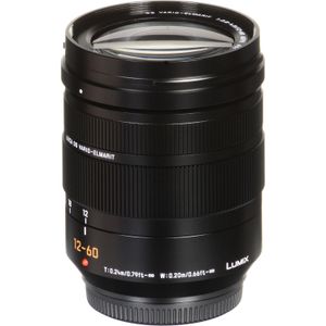 Cámara sin espejo Panasonic Lumix GH5 con lente de 12-60 mm y kit de micrófono