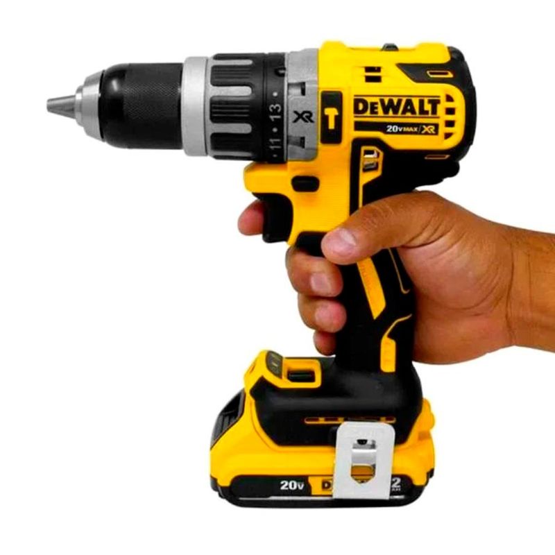 TALADRO PERCUTOR 20V+ 2 BATERIAS + 1 CARGADOR + 100 ACCESORIOS - DEWALT