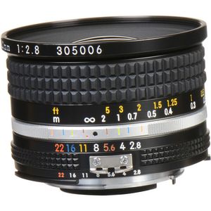 Nikon Nikkor 20 mm f/2.8 lente