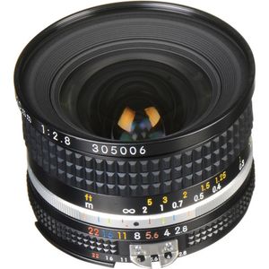 Nikon Nikkor 20 mm f/2.8 lente