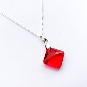 Collar de Plata Sifrah Shop con Dije Rombo de Cristal Rojo