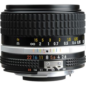 Nikon Nikkor 28 mm f/2.8 lente