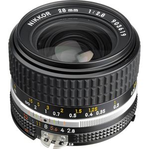 Nikon Nikkor 28 mm f/2.8 lente