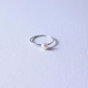 Anillo Artemisa de Plata con Perla del Rio