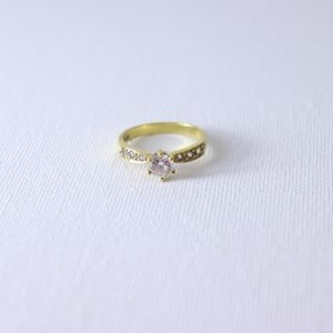 Anillo Artemisa de Oro 18k con Zircones