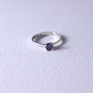 Anillo de Compromiso Artemisa con Piedra Morada