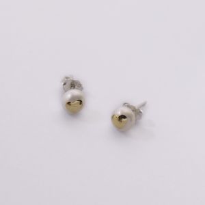 Aretes de perla con plata y lámina en forma de corazón