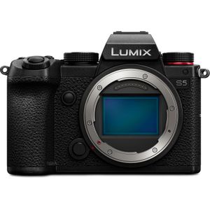 Cámara Mirrorless Panasonic Lumix S5 con Kit de Accesorios