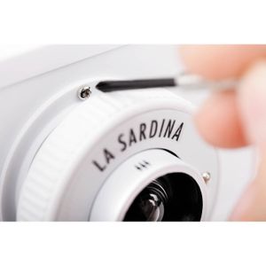 Cámara Lomography La Sardina DIY White Edition con Flash