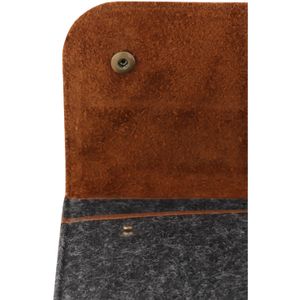 Funda de Cuero Genuino y Forro Polar Megagear para Macbook de 13.3 Marrón