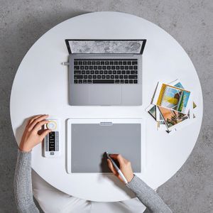 Tableta Gráfica Xencelabs con Teclas Rápidas Edición Especial Mediana Blanco Nebulosa