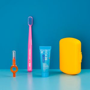 Set de Viaje Curaprox Amarillo Cepillo + Pasta Dental + Interdental - Set 3 UN