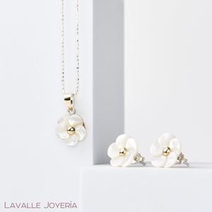 Set Flor Nácar en Oro 18k Laminado y Plata Lavalle Joyería