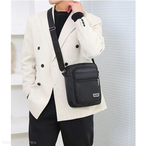 Morral Mochila Cruzada Hombre Oficina Negro de Nylon con Cierre Bolso Hombre