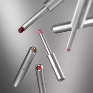 Lápiz labial Clásico R.E.M. Beauty by Ariana Grande - Pucker Up