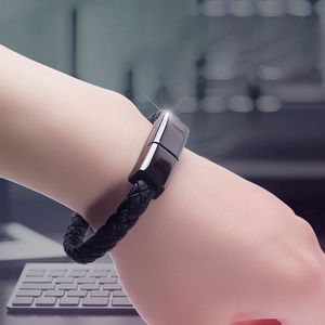 Brazalete de Cuero Cable Lightning a USB - Negro