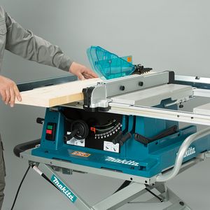 Sierra de Mesa 10" (254mm) 1650W Corte en 90° 93mm Makita 2704