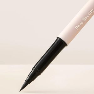 Delineador Liquido Negro Matte Perfect Strokes Rare Beauty by Selena Gomez