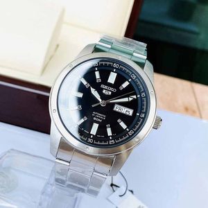 Reloj Seiko 5 SNKN13J1 Automático Fecha Acero Inoxidable Dial Negro