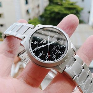 Reloj Seiko 5 SNK809K1 Automático Fecha Acero Inoxidable Mate Dial Negro