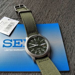 Reloj Seiko 5 SNK805K2 Automático Fecha Acero Inoxidable Mate Correa Nailon Verde