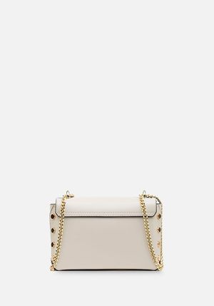 CARTERA EVELYN