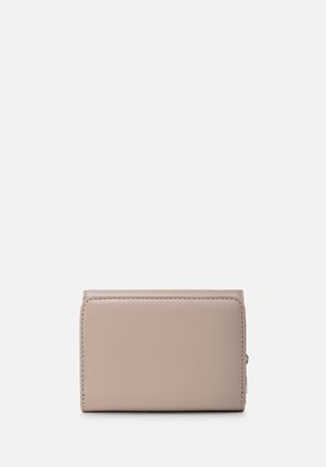 BILLETERA ESTILO ICONICO