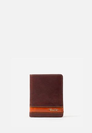 BILLETERA DE ESTILO CASUAL EN CUERO ITALIANO Y DETALLES EN CONTRASTE