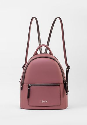 MOCHILA MEDIANA EN CUERO GRABADO