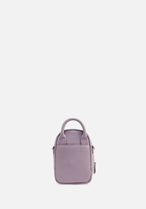 ESSENTIAL POUCH BAG